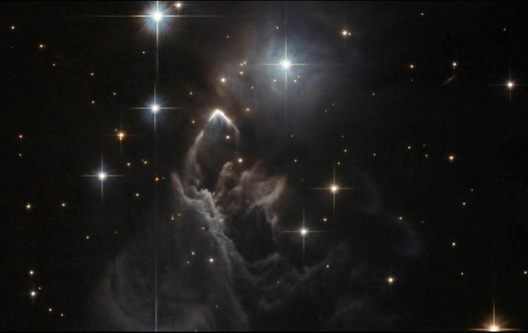 La instantánea fue creada a partir de imágenes tomadas a través de filtros amarillos y cercanos al infrarrojo. TWITTER / @NASAHubble