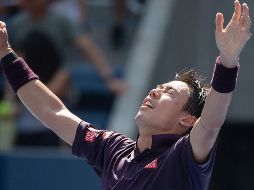 El tenista japonés Kei Nishikori celebra la victoria conseguida ante el alemán Philipp Kohlschreiber, en el partido de octavos de final del Abierto de Estados Unidos. EFE/C. Sipkin