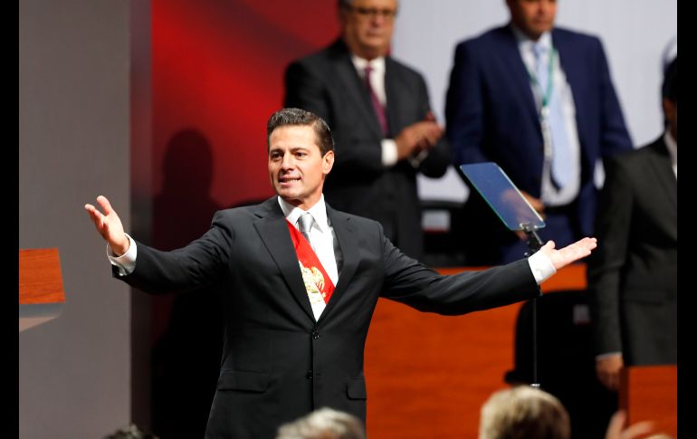 El Presidente de México, Enrique Peña Nieto, presenta un mensaje con motivo del sexto y último Informe de su gobierno en el Palacio Nacional, en Ciudad de México. EFE/J. Núñez