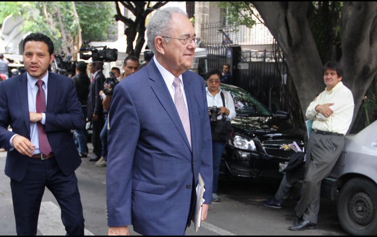 Espriú afirmó que la construcción continúa, ya que es una obra que 