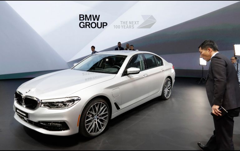 El alza en la venta de autos de lujo contrasta con la caída de la comercialización de vehículos en general. AP/Archivo