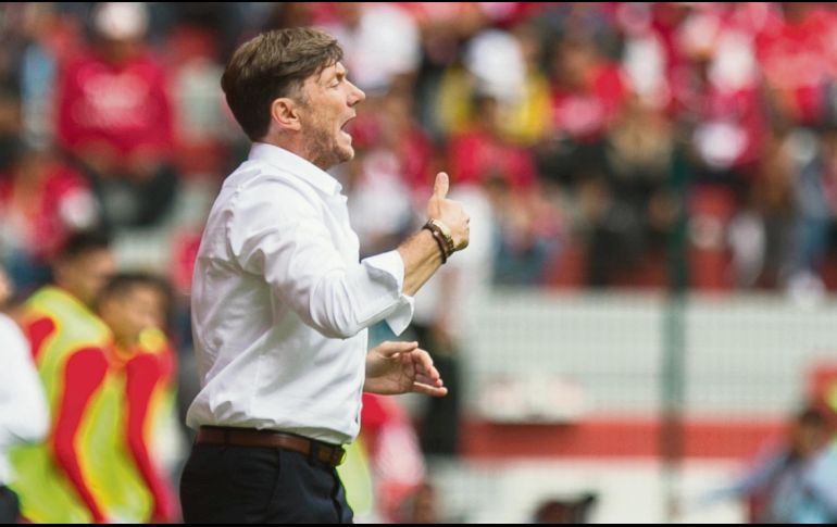 Cristante se pasó en sus reclamos al cuerpo arbitral en el partido contra Santos. MEXSPORT /