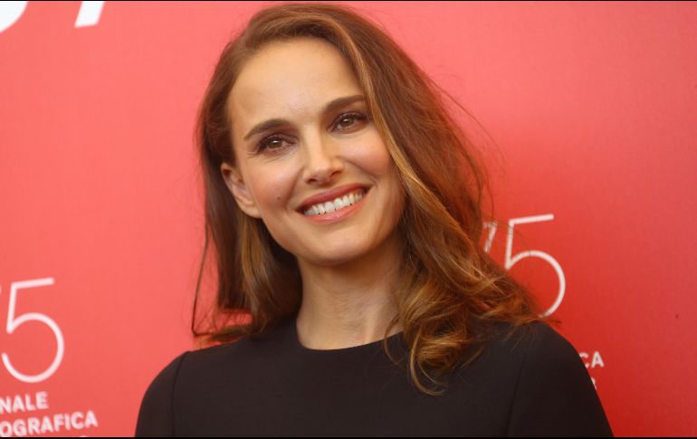 Portman interpreta a una estrella del pop que en su infancia fue víctima de la violencia en 