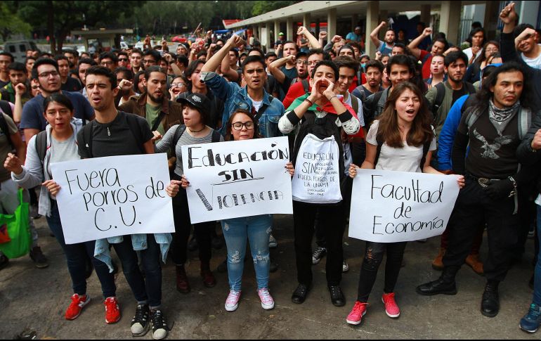 Los sujetos identificados aparecen en sus fotos de perfil de Facebook con 