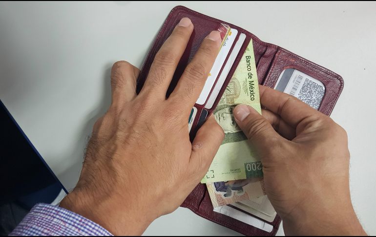 De acuerdo con la encuesta, 37 por ciento de los hogares vive al día y sin ahorros significativos. EL INFORMADOR / ARCHIVO