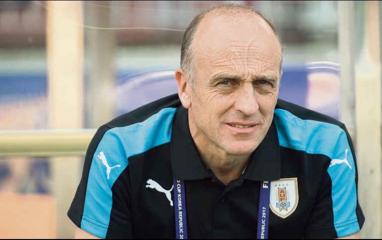 Fabián Coito dirigirá a Uruguay ante el Tri. Luego de 12 años de trabajo ininterrumpido al frente del equipo uruguayo, Óscar Washington Tábarez dijo adiós a la Selección por motivos de salud, dejando su lugar de manera interina a Fabián Coito, quien se hará cargo del equipo ante México, luego de que el duelo ante Ecuador se suspendiera. El golpe que significó la pérdida del ''Maestro'' en el timón es una herida que buscará relamer la plantilla charrúa, que en la pasada Copa del Mundo fue un equipo sobrio y elegante, que terminó cayendo ante Francia, Selección que a la postre resultó vencedora en Rusia 2018. MEXSPORT / ARCHIVO