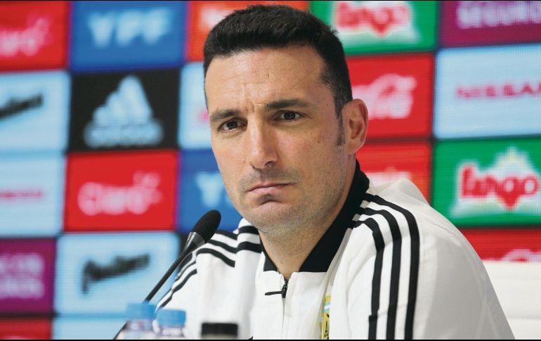 Argentina echa mano del ex futbolista Lionel Scaloni.  El fracaso en Rusia 2018, acompañado de los rumores de un golpe de vestidor donde Lionel Messi y amigos decidían alineaciones, ocasionó el despido de Jorge Sampaoli del banquillo albiceleste, dejando su lugar de manera temporal al ex futbolista Lionel Scaloni, quien formó parte del anterior cuerpo técnico. Scaloni será quien dirija los partidos amistosos ante Guatemala y Colombia. MEXSPORT / ARCHIVO