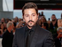 El también director y productor se detuvo a firmar autógrafos y tomarse fotografías con las personas que se dieron cita en el lugar. NTX / ESPECIAL