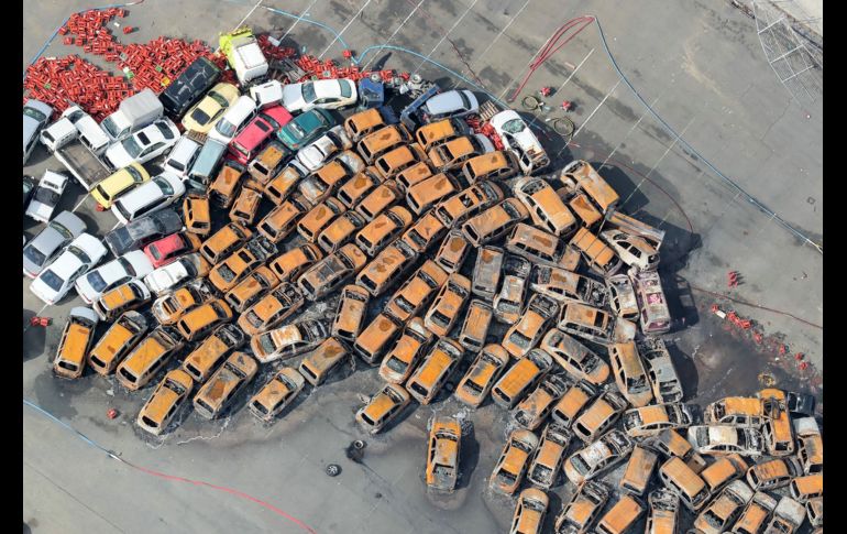 Vehículos incendiados con los efectos de 