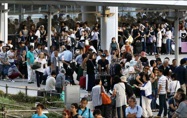 El jefe de gabinete Yoshihide Suga dijo que el primer ministro Shinzo Abe instruyó a las autoridades evaluar los daños y llevar ayuda a las personas afectadas. EFE/ ESPECIAL