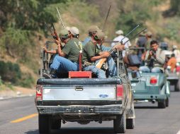 Luego del intercambio de fuego, los sujetos quemaron cinco vehículos. AFP/ARCHIVO