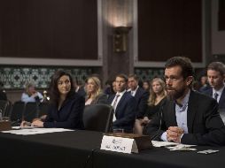 Ambos directivos prometieron reforzar sus esfuerzos para expulsar a intereses extranjeros que buscan sembrar divisiones en la democracia estadounidense. AFP/D. Angerer