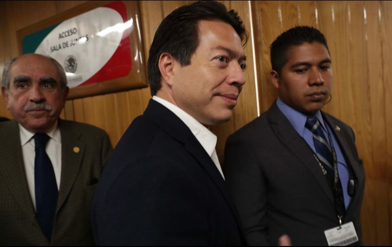 Los morenistas Pablo Gómez (izq) y Mario Delgado salen de una reunión de coordinadores de la Cámara de Diputados. SUN/L. Cortés