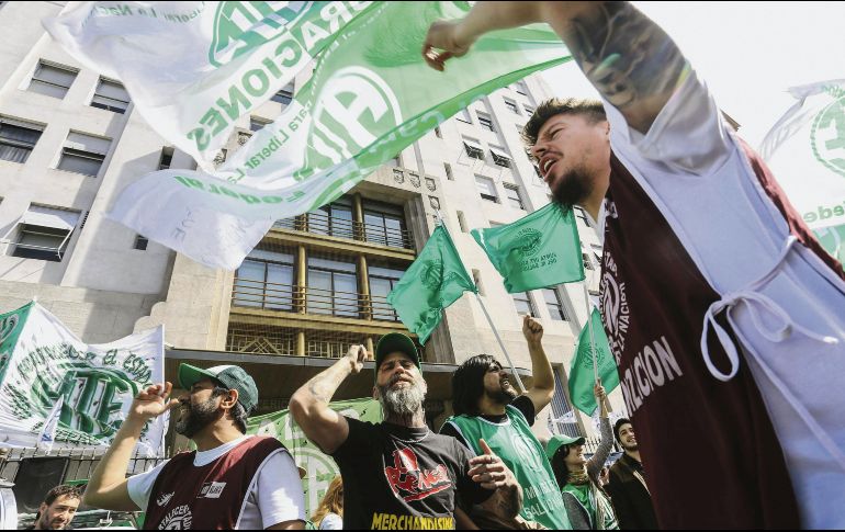 Argentina afronta una crisis económica y política. AFP