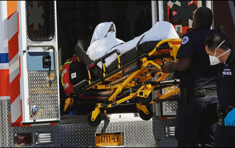 Algunos pasajeros fueron trasladados a emergencias por los síntomas presentados durante el vuelo. EFE