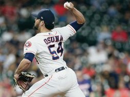 En suspenso. Roberto Osuna tendrá que esperar dos semanas más para resolver el tema legal en su contra. AFP /