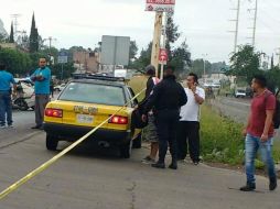 Personal de Semefo acudió al lugar para levantar el cuerpo y llevar a cabo los peritajes correspondientes. ESPECIAL