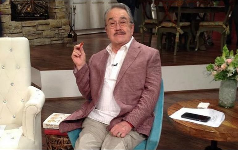 Pedro sola fue entrevistado durante la grabación de un comercial en la estación Buenavista del tren suburbano. INSTAGRAM / ventaneandouno