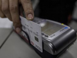 Comercios y tarjetahabientes deben estar atentos a cualquier movimiento extraño en su cuenta. EL INFORMADOR/Archivo