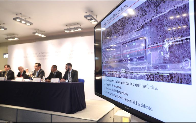 Roberto Kobeh, director de la SENEAM, y Luis Gerardo Fonseca, titular de Aeronáutica Civil, informaron que se descartan fallas mecánicas y humanas en la conducción de la aeronave accidentada en Durango. SUN/L. Godínez