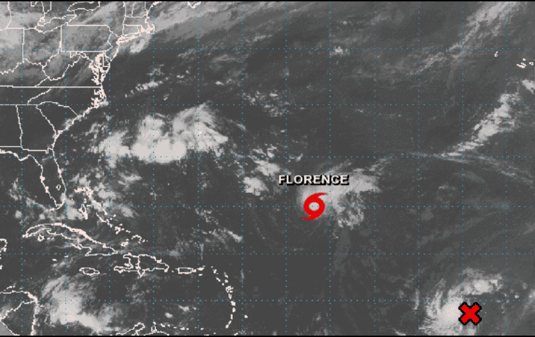 El ciclón se desplaza en dirección oeste; las proyecciones indican que alcanzará nuevamente vientos de 201 kilómetros por hora. ESPECIAL / nhc.noaa.gov