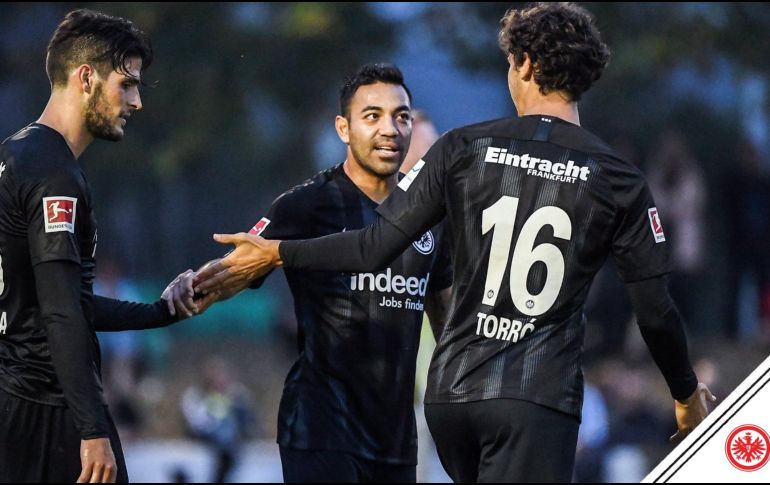 ''Me quedo aquí para darlo todo. Tengo trabajo que hacer, debo entrenar y pelear por la oportunidad de ser parte del equipo'', manifestó el jalisciense. TWITTER / @Eintracht