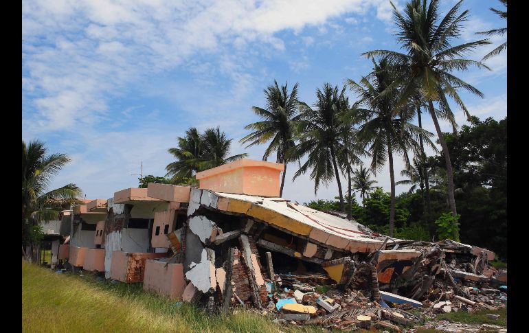 Los restos de un hotel en Juchitán lucen así a un año del sismo.