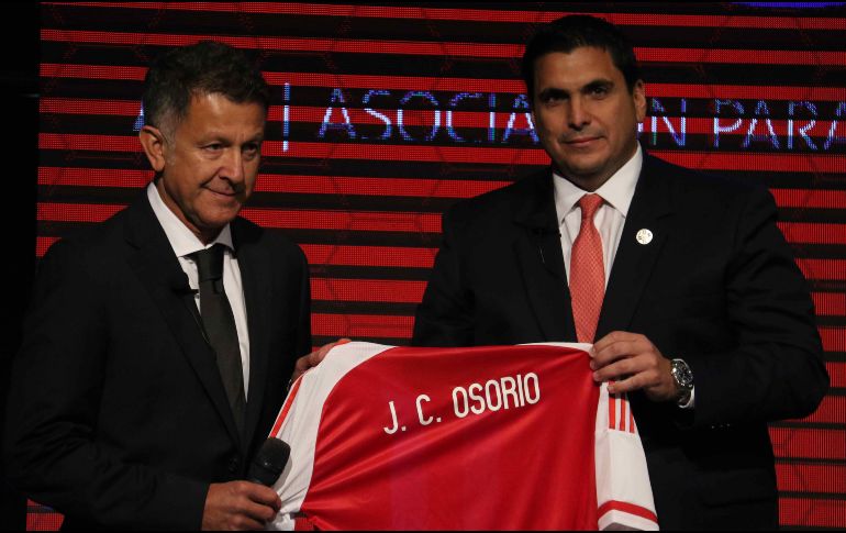 ''No vengo a cambiar la idea del futbol paraguayo, sino a capitalizarla'', expresó el adiestrador en conferencia de prensa. EFE / A. Cristaldo