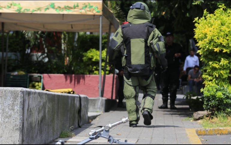 El personal de la SEDER fue evacuado de todo el edificio, tal y como se debe hacer cuando existe una amenaza de este tipo. ESPECIAL / SEDER