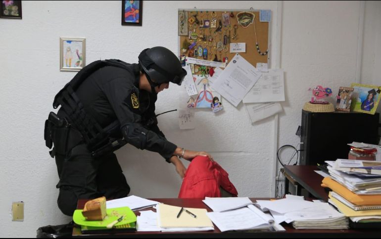 El personal de la SEDER fue evacuado de todo el edificio, tal y como se debe hacer cuando existe una amenaza de este tipo. ESPECIAL / SEDER