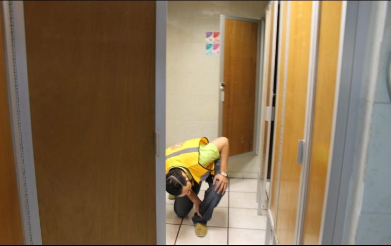 El personal de la SEDER fue evacuado de todo el edificio, tal y como se debe hacer cuando existe una amenaza de este tipo. ESPECIAL / SEDER