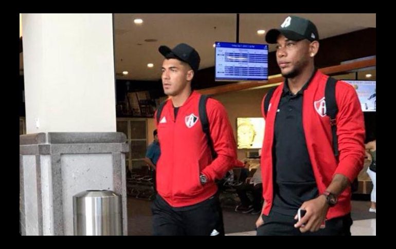 Jefferson Duque y Leiton Jiménez, en el aeropuerto. TWITTER/@atlasfc