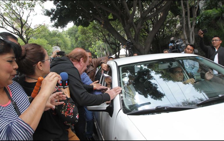 El recibimiento que le tenía preparado el gobernador electo de Tabasco, Adán Augusto López, fue rebasado. NTX / G. Durán
