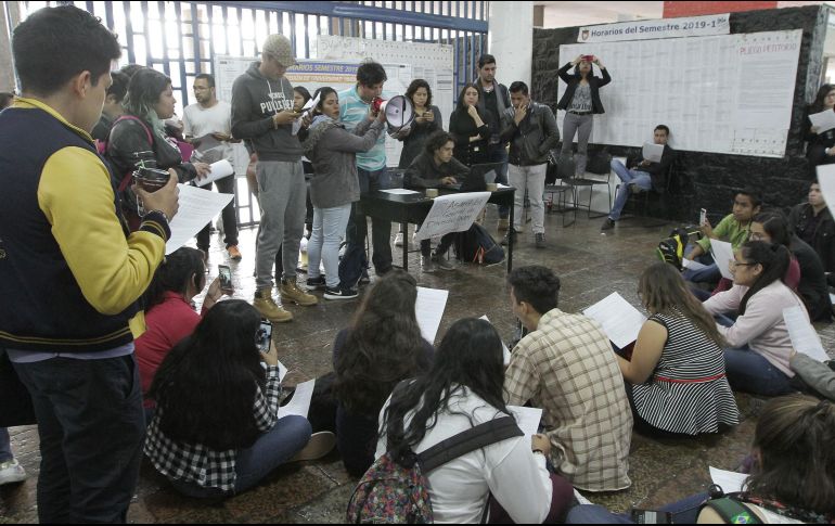 Se espera que en las próximas horas se defina la entrega de los planteles faltantes. NTX/B. Moncada