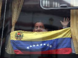El avión de la estatal venezolana Conviasa alzó vuelo con 90 venezolanos, entre ellos enfermos, embarazadas y niños. AP / M. Mejía