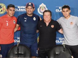Carlos Salcido, José Cardozo, Miguel Herrera y Joe Corona durante la rueda de prensa de cara al Clásico Nacional. @CHIVAS