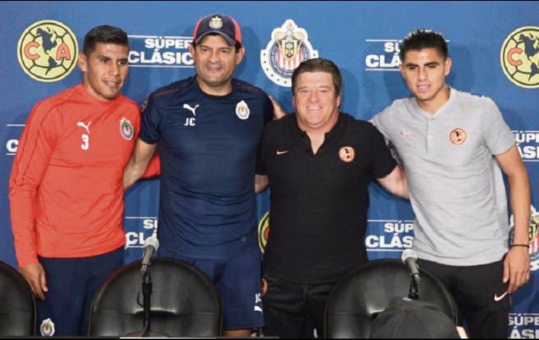 Carlos Salcido, José Cardozo, Miguel Herrera y Joe Corona durante la rueda de prensa de cara al Clásico Nacional. @CHIVAS