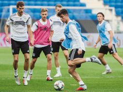 El jugador alemán Kai Havertz (centro) durante el entrenamiento en Sinsheim.