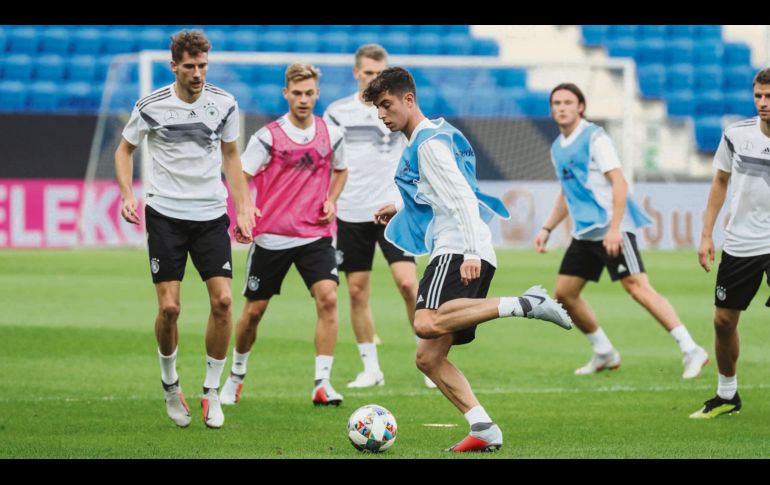 El jugador alemán Kai Havertz (centro) durante el entrenamiento en Sinsheim.