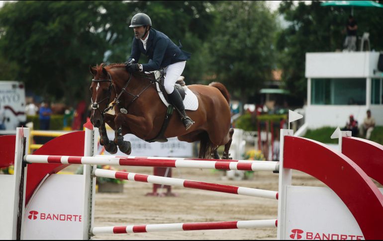 Rodrigo Gómez Vivanco hizo binomio con “Bon Ami”, ganando la prueba estelar dentro de las actividades de ayer de la Copa Hípica Nacional. EL INFORMADOR / F. Atilano