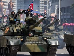 Los soldados, la artillería y los tanques desfilaron frente al líder Kim Jong-un en el centro de Pyongyang. AP / N. Han Guan