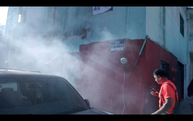 Vecinos de la vivienda, ubicada en las calles José Aceves Pozos y Egipto, reportaron esta mañana el siniestro. ESPECIAL / Policía de Guadalajara