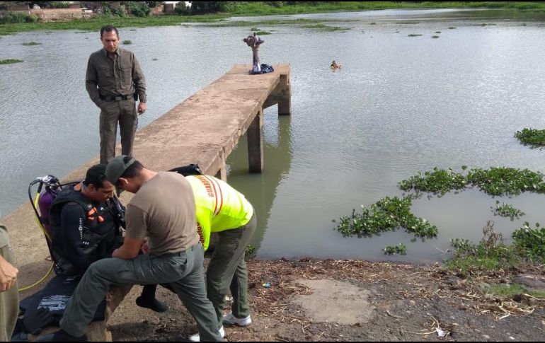 El cuerpo rescatado fue entregado al personal de Instituto Jalisciense de Ciencias Forenses. ESPECIAL / UEPCBJ