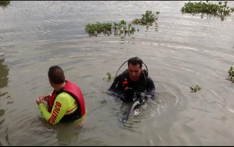 El cuerpo rescatado fue entregado al personal de Instituto Jalisciense de Ciencias Forenses. ESPECIAL / UEPCBJ
