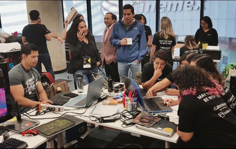 Las programadoras resuelven problemas técnicos para empresas reconocidas de Jalisco. EL INFORMADOR/A. Gallegos