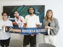 El mexicano Jorge Gutiérrez fue presentado de manera oficial ayer como nuevo jugador del Delteco Gipuzkoa Basket. ESPECIAL