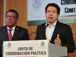 La iniciativa que presenta el coordinador de Morena, Mario Delgado Carrillo (c) define que quedarán prohibidas las pensiones de retiro a titulares del Ejectuvo y cesantía en edad avanzada y vejez del ISSTE. TWITTER / @Mx_Diputados