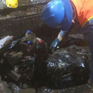 Reportan que bolsas llenas de basura taparon túnel de Hidalgo