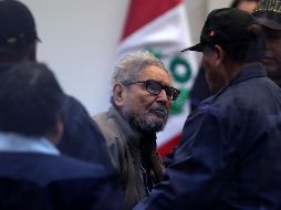 El líder y fundador del grupo terrorista Sendero Luminoso, Abimael Guzmán (c), asiste a una audiencia en la Base Naval del Callao, en Lima. EFE/E. Arias