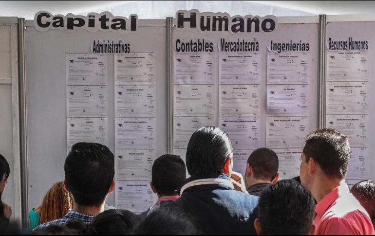 Las empresas mexicanas tienen problemas para encontrar talento que cubra sus vacantes, programas como el de empleo a jóvenes aprendices, impulsado por López Obrador, podrían paliar la escasez de talento actual. EL INFORMADOR/Archivo